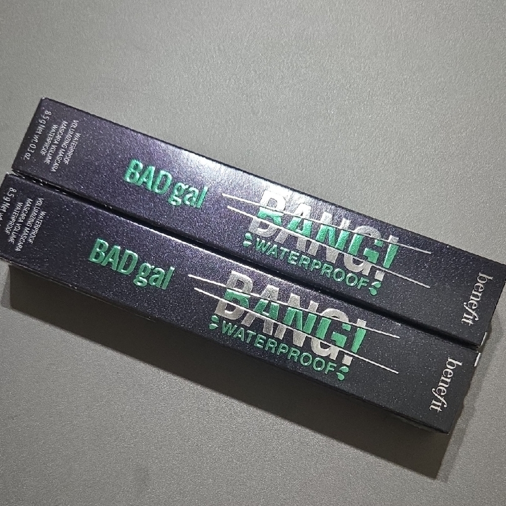 Benefit BADgal BANG! Mascara in Metallic Black with Green Text